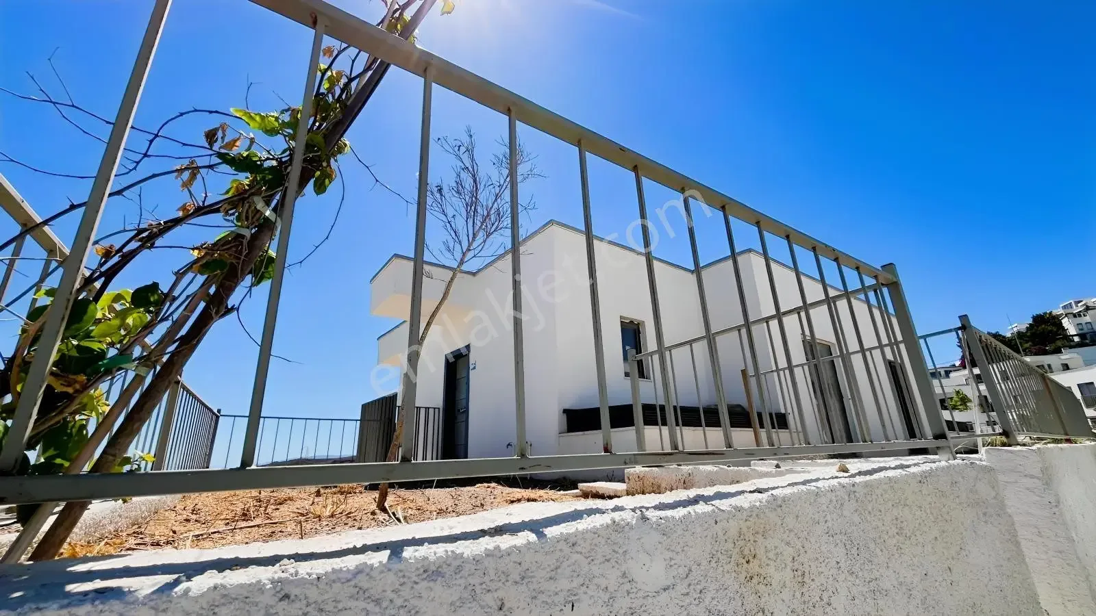 Bağla'da Havuzlu Sitede Satılık Bahçe Katı Deniz Manzaralı Daire, photo 2