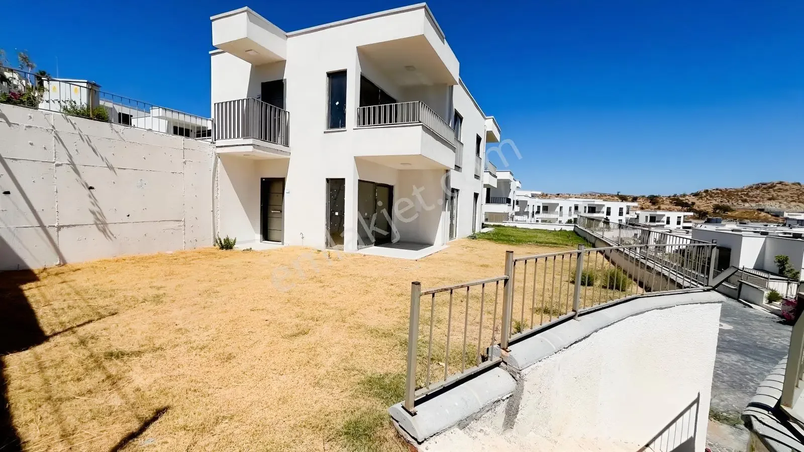 Bağla'da Havuzlu Sitede Satılık Bahçe Katı Deniz Manzaralı Daire, photo 3