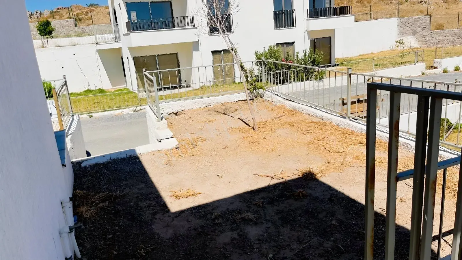 Bağla'da Havuzlu Sitede Satılık Bahçe Katı Deniz Manzaralı Daire, photo 4