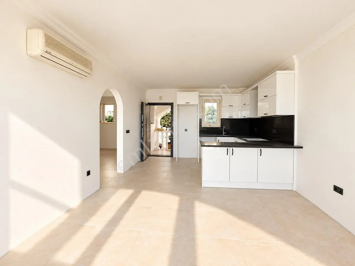 Bodrum'a Yakın Özel Plajlı Sitede Tamamen Yenilenmiş Satılık Ev, photo 3