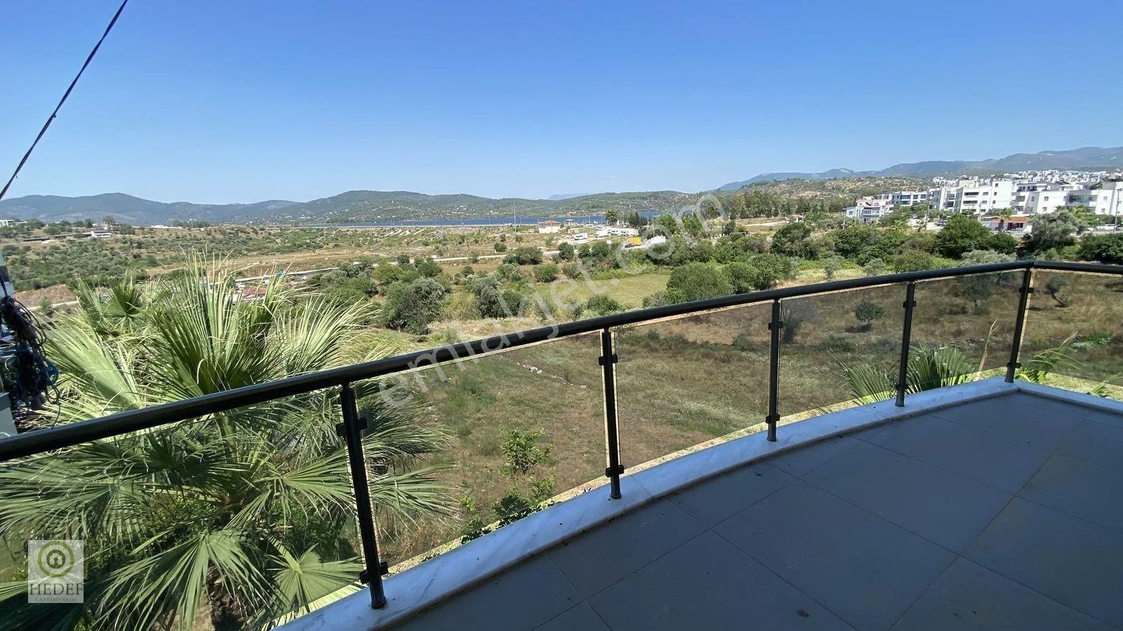 2+1 Flat for Sale in Bodrum Mumcular Center with En-suite Bathroom, Large Balcony and Nature View, photo 1