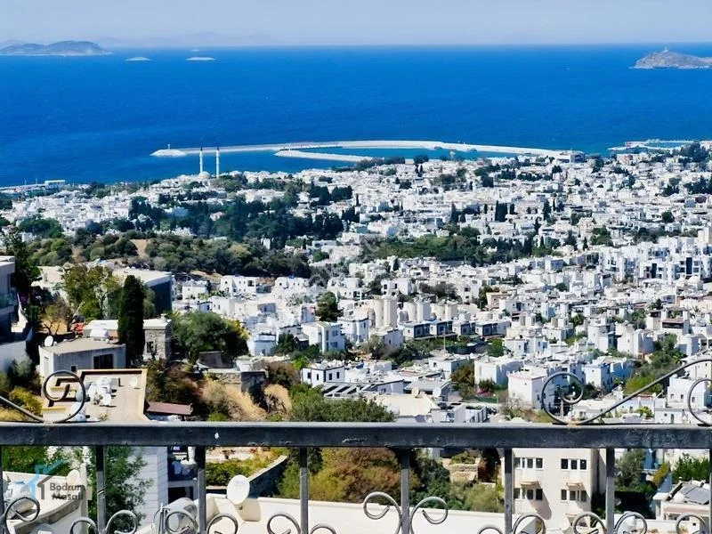 2+1 Garden Floor with Magnificent Sea View in Bodrum Turgutreist, photo 1