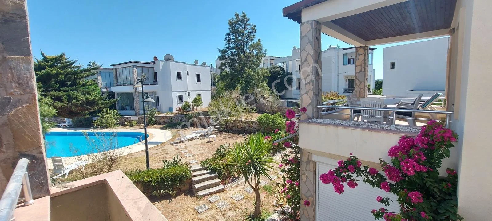Centrally Located 2+1 Upper Floor Apartment in a Decent Site with Pool, photo 3
