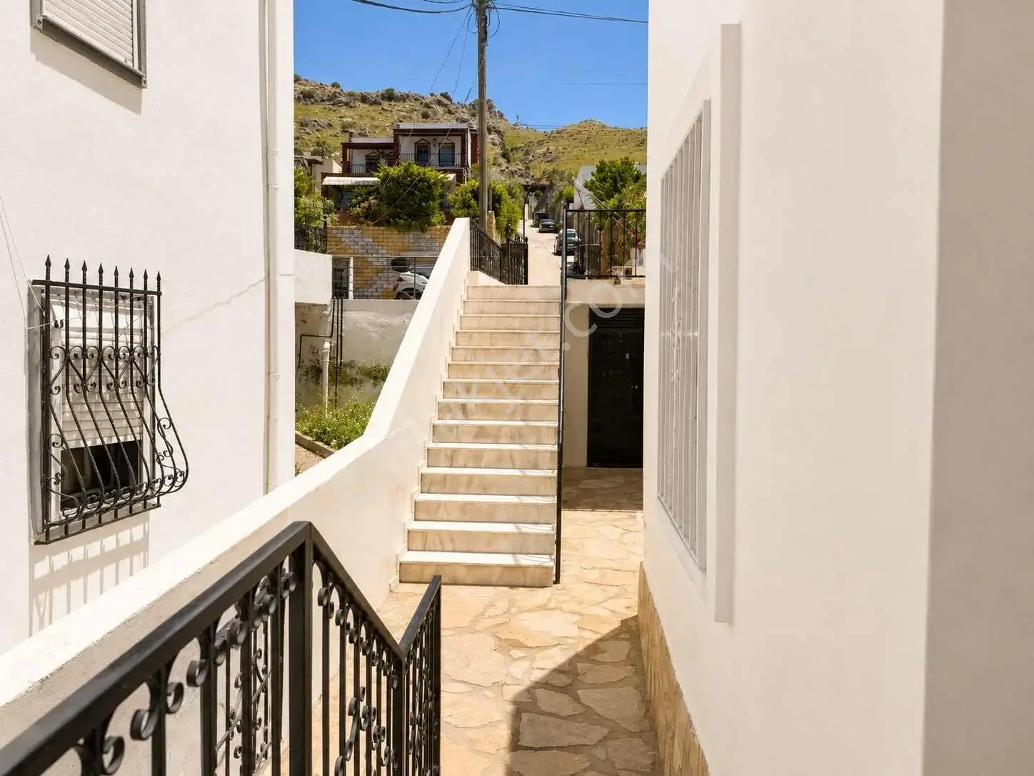Turgutreis Yalı'da Denize Çok Yakın Geniş Ve Ferah Arakat Daire, photo 2