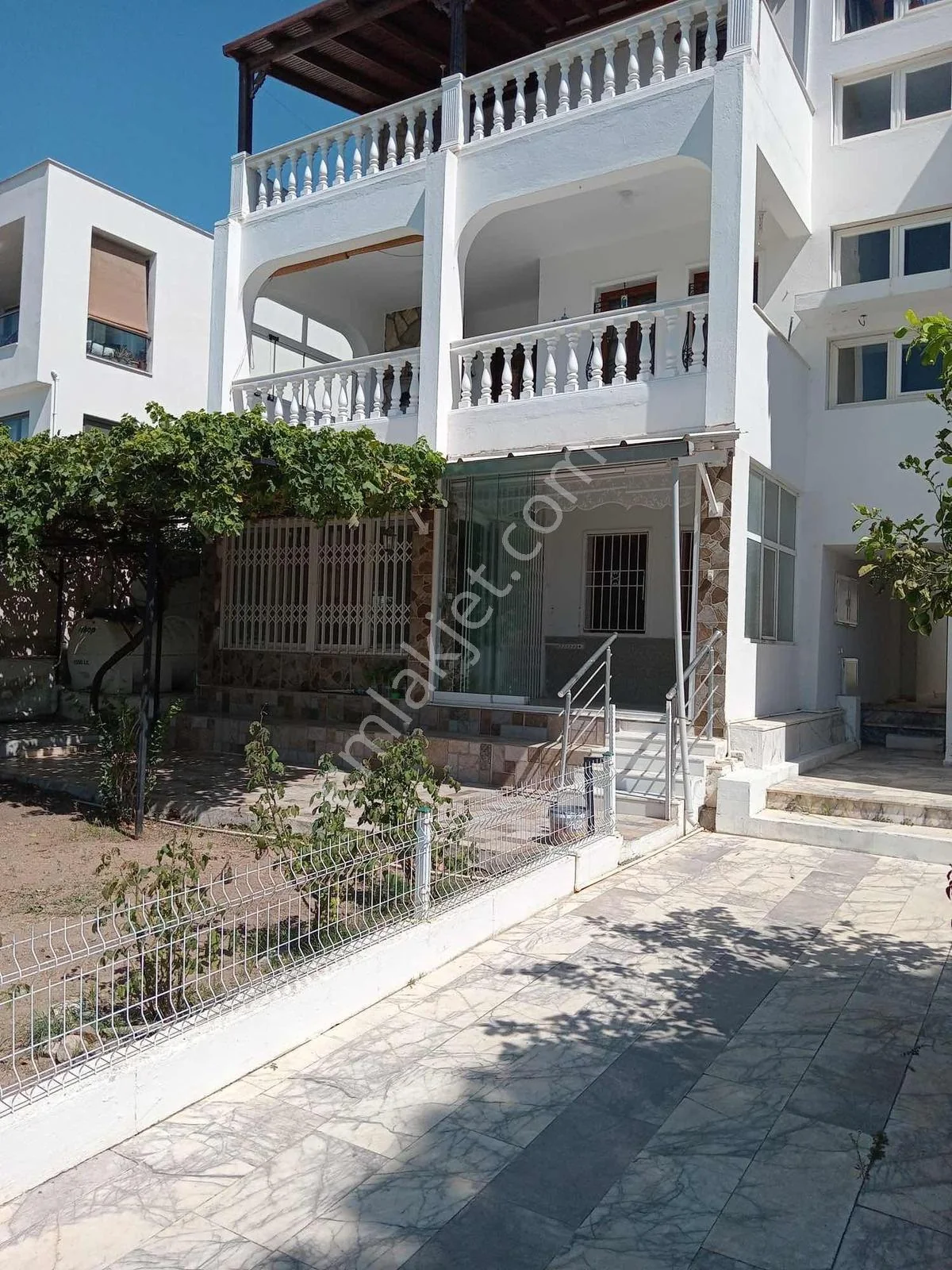 For Sale in Turgutreis Yalı, 100 M from the Beach, 2+1 with Winter Garden, photo 1