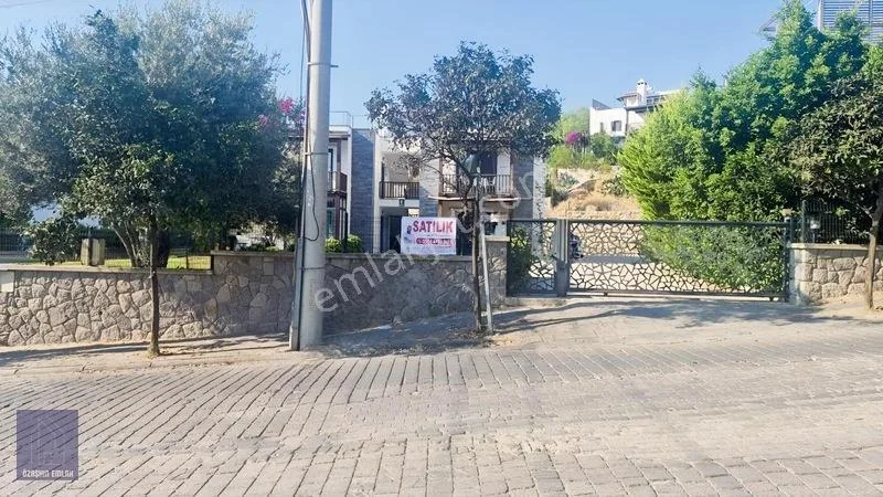 Walking Distance to the Sea, Prestigious Site, Garden Floor, photo 1