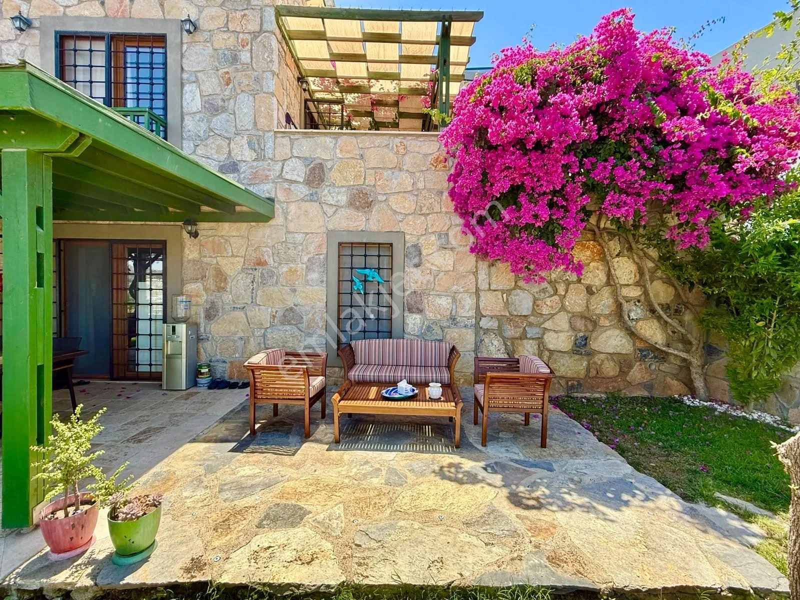 Architektonische Stein-Maisonette-Wohnung mit Gartenboden und Blick auf den Jachthafen in Yalıkavak, photo 2