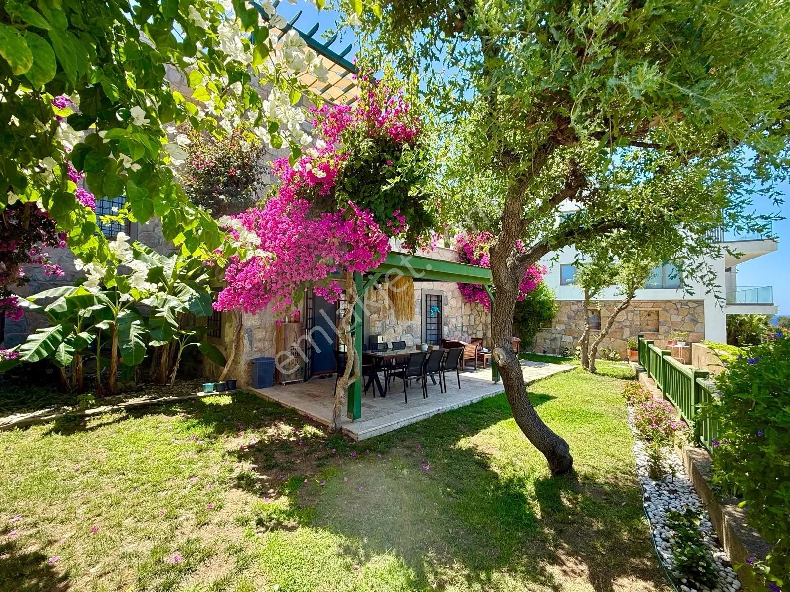 Architektonische Stein-Maisonette-Wohnung mit Gartenboden und Blick auf den Jachthafen in Yalıkavak, photo 4