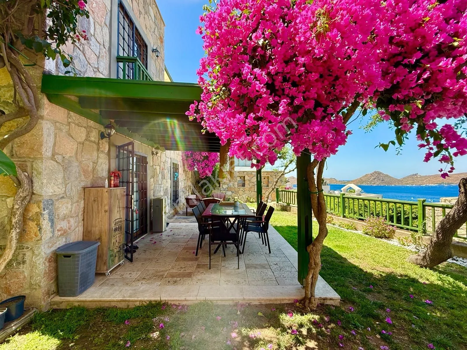 Architektonische Stein-Maisonette-Wohnung mit Gartenboden und Blick auf den Jachthafen in Yalıkavak, photo 5