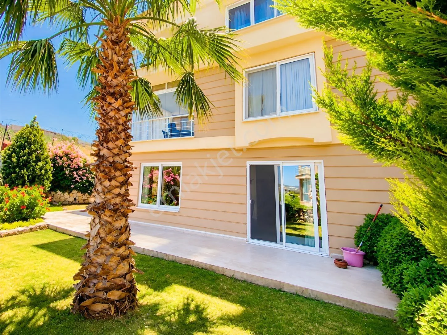 Duplex House with Corner Garden and Pool in Güvercinlik for Investment, photo 1