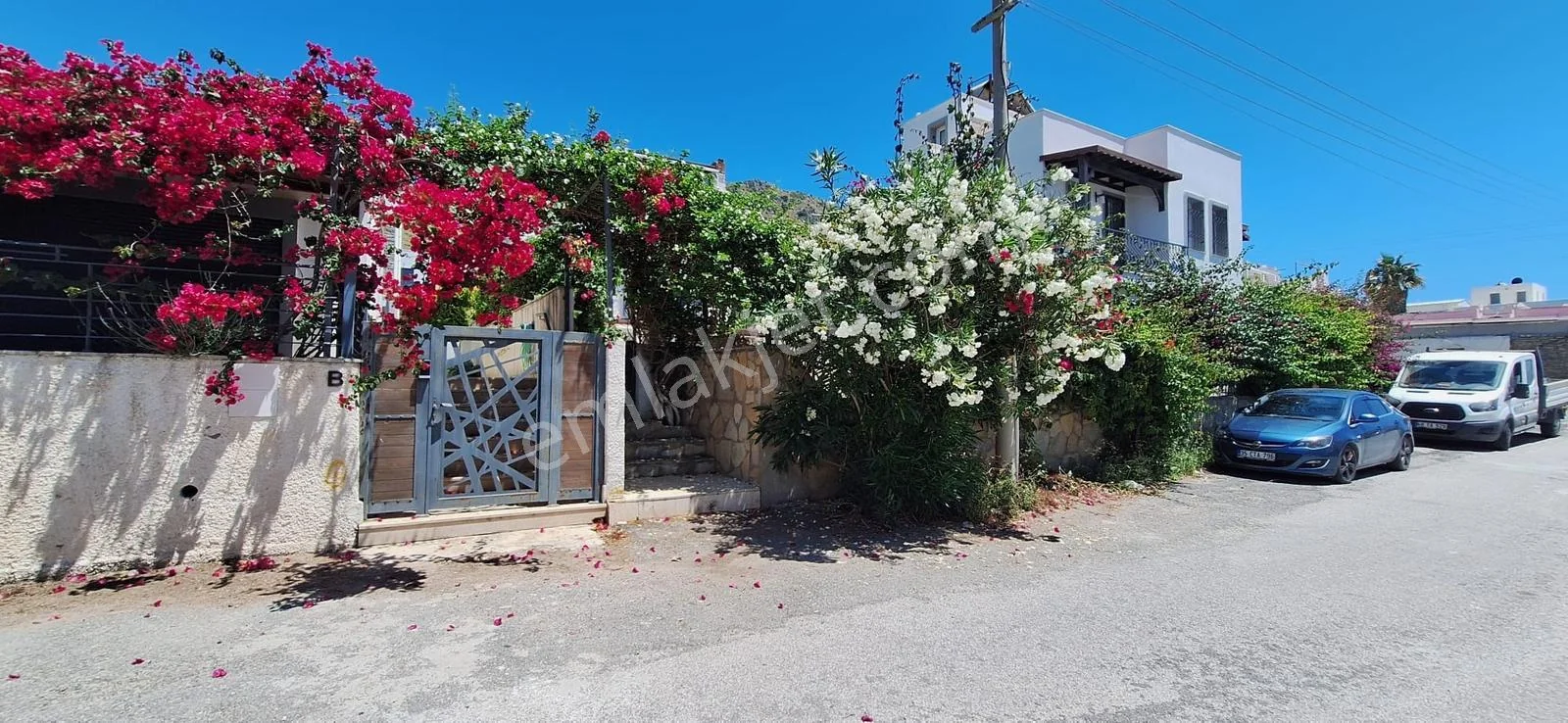Möblierte 2+1-Wohnung zum Verkauf in Turgutreis Yalı, nur wenige Gehminuten vom Meer entfernt, photo 5