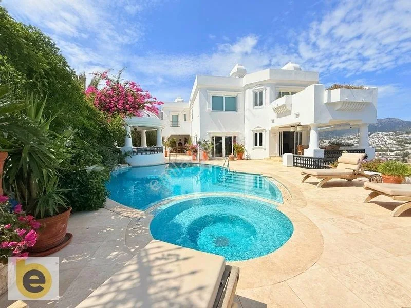 Modern Villa for Sale in Bardakçı with Castle and New Harbor Views, photo 3