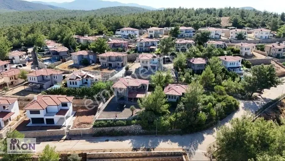 Detached Villa with Pool for Sale in Yeşil Vadi Site in Çiftlik, photo 3