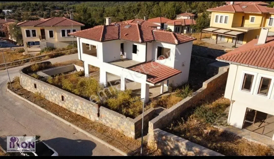 Detached Villa with Pool for Sale in Yeşil Vadi Site in Çiftlik, photo 4