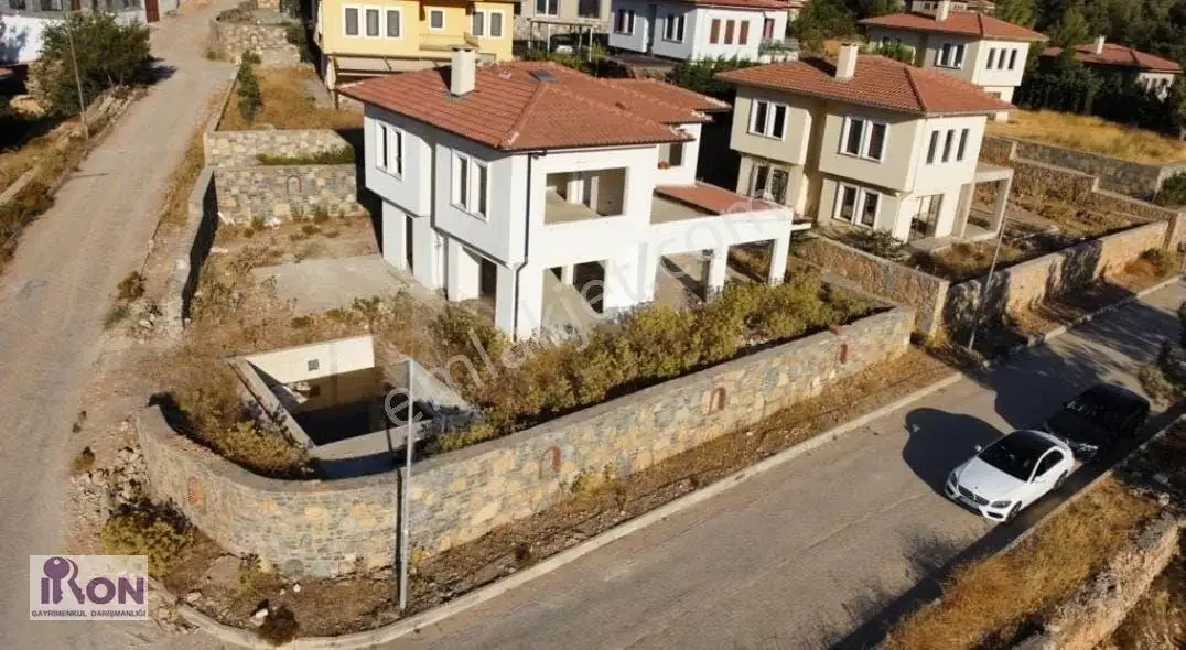Detached Villa with Pool for Sale in Yeşil Vadi Site in Çiftlik, photo 5