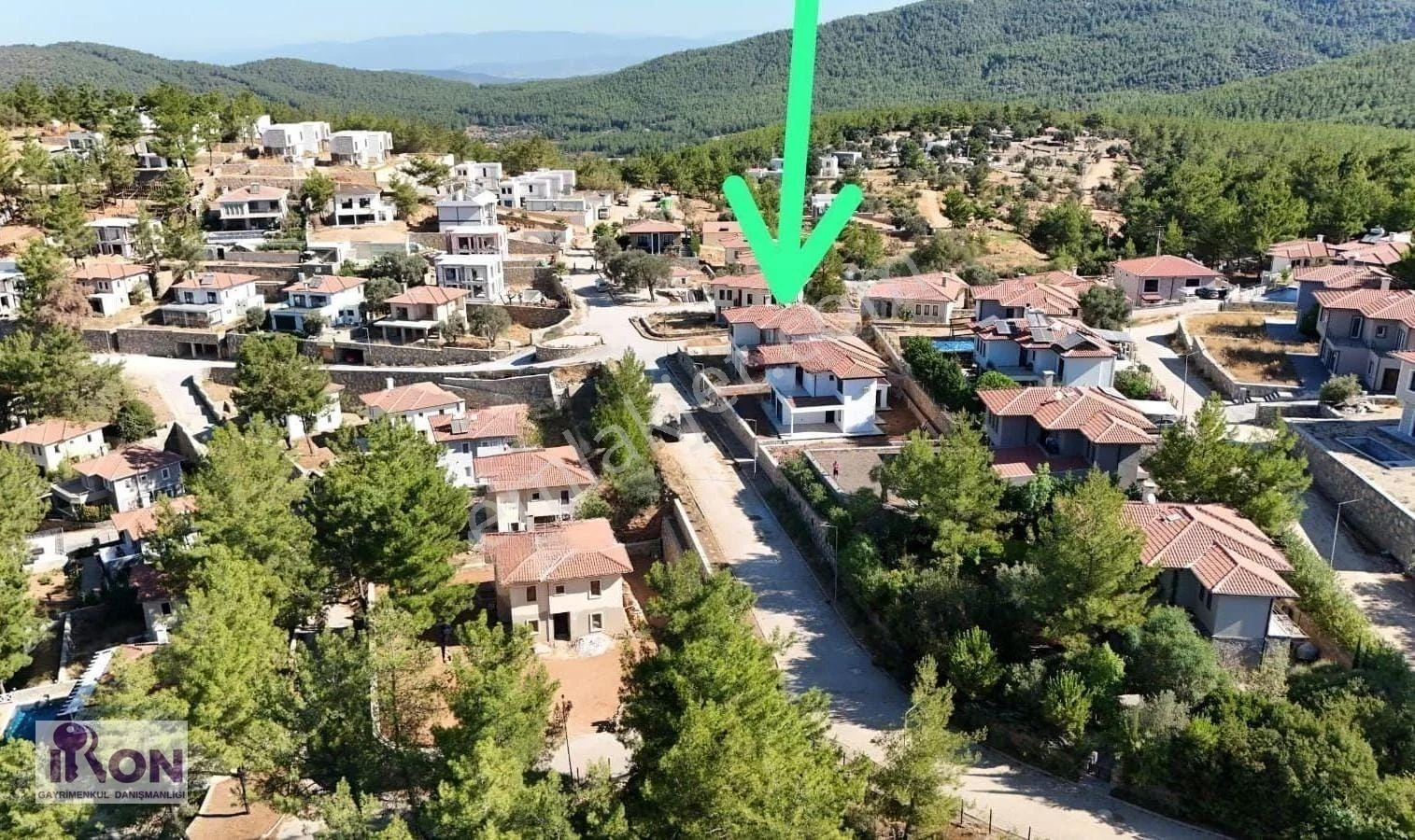 Detached Villa with Pool for Sale in Yeşil Vadi Site in Çiftlik, photo 1