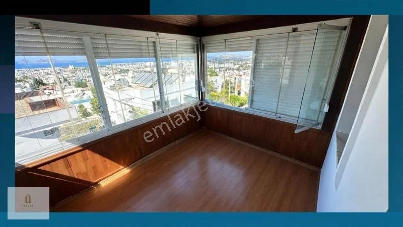 Top Floor Apartment with Sea View, photo 4