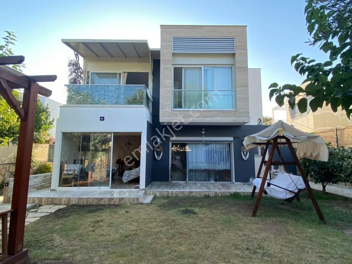 Komplett freistehende 3+1 Villa zum Verkauf in Konacık, photo 1