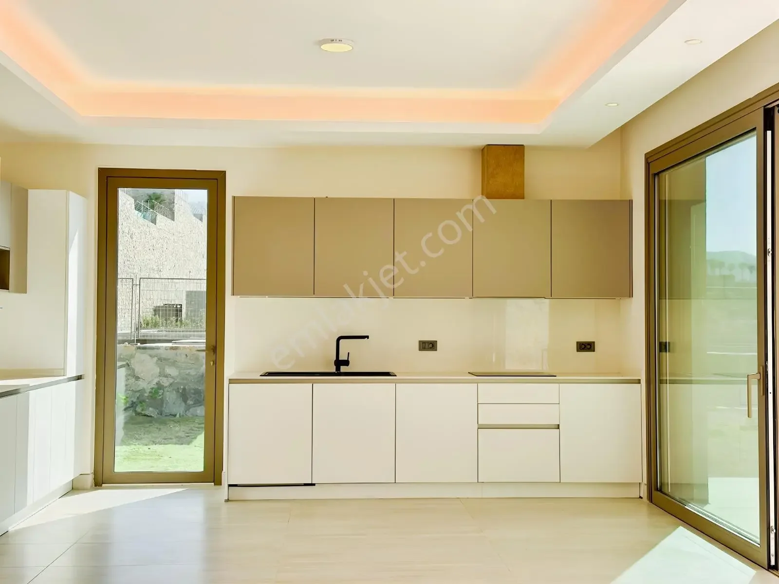 Detached Villa with Private Pool in Seba Taş Evler, photo 5