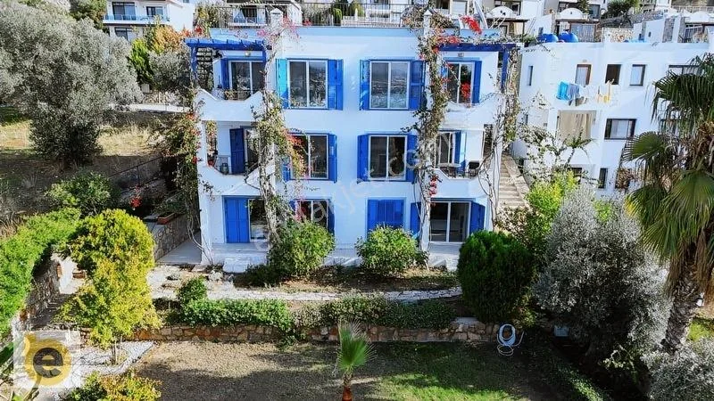 3-Flat Building with Pool for Sale in Umurca, Close to the Beach and Market, photo 2