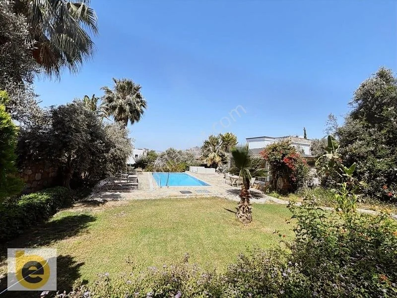 3-Flat Building with Pool for Sale in Umurca, Close to the Beach and Market, photo 3