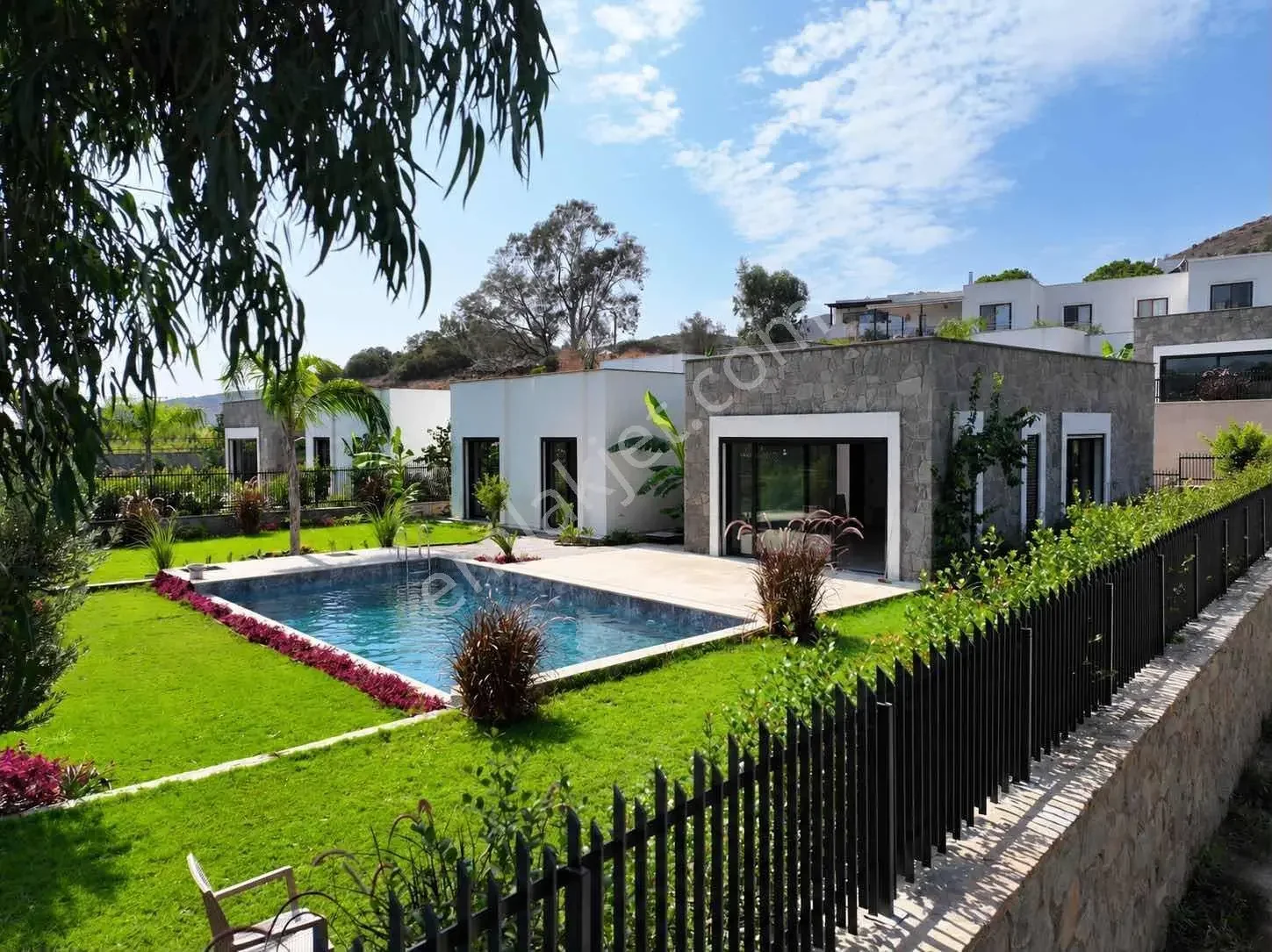 Gümüşlük Dereköy 3+1 Single Storey Villa with Pool Intertwined with Nature, photo 1