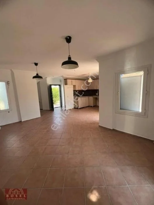 Doppel-Duplex-3+1-Villa mit Garten zum Verkauf im Zentrum von Gumusluk, photo 5
