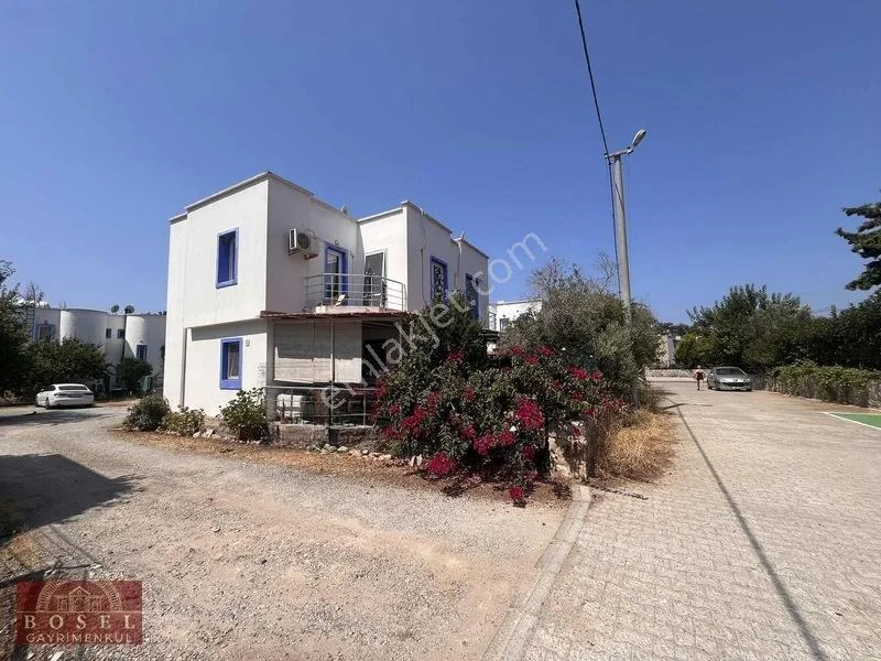 Twin Duplex 3+1 Villa with Garden for Sale in Gumusluk Center, photo 1