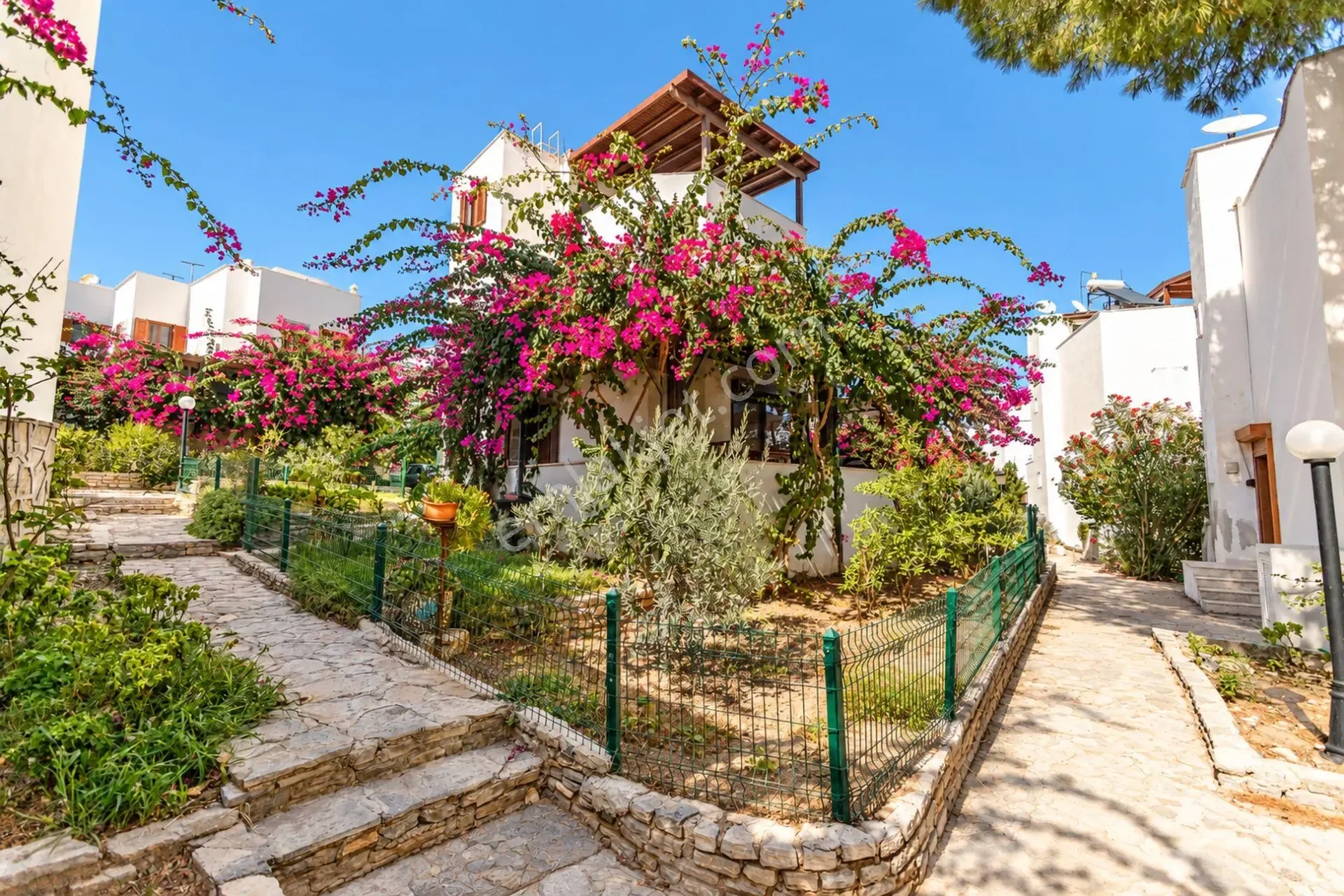 Triplex in Bodrum Yahşi Beyaz Köşkler Site, Within Walking Distance to the Sea, photo 2