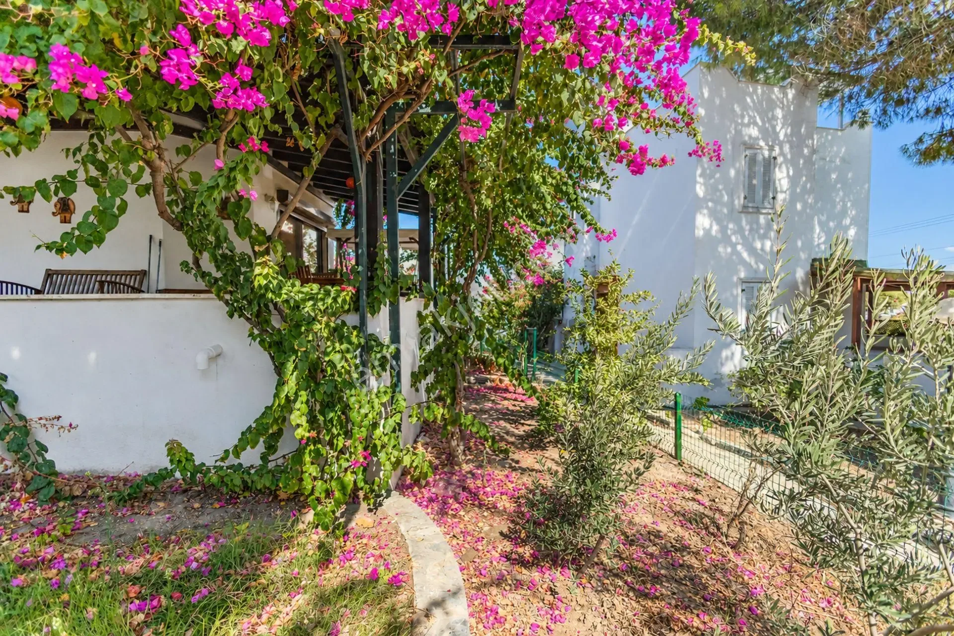Triplex in Bodrum Yahşi Beyaz Köşkler Site, Within Walking Distance to the Sea, photo 3