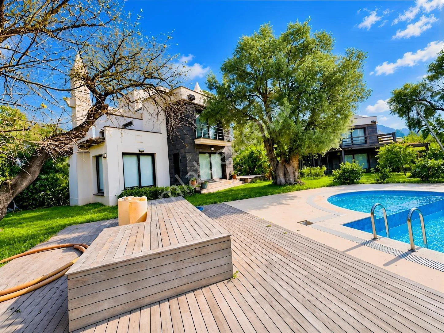 Detached Villa with Garden for Sale in Bodrum Düzayak House Close to the Sea, photo 1