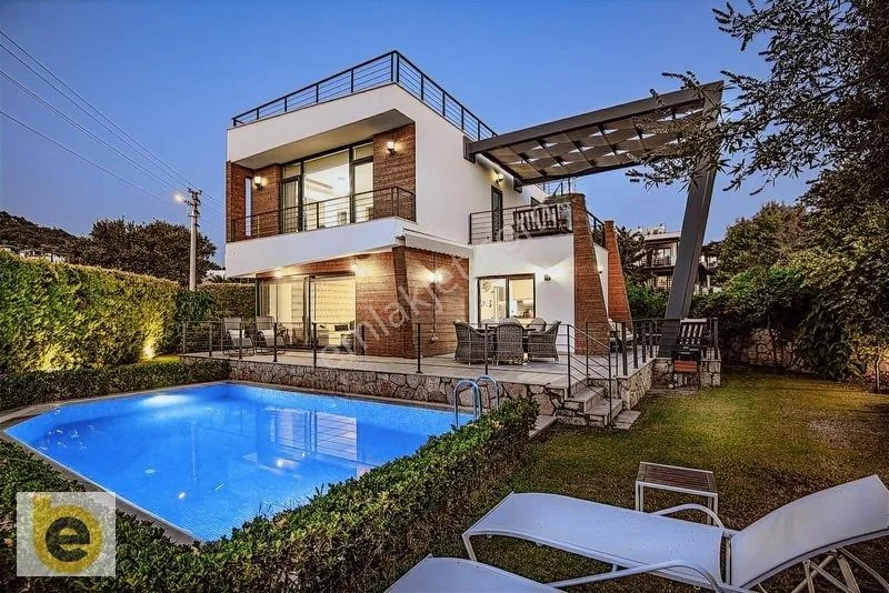 3+1 Villa with Private Pool within Walking Distance to Yalıkavak Marina, photo 1