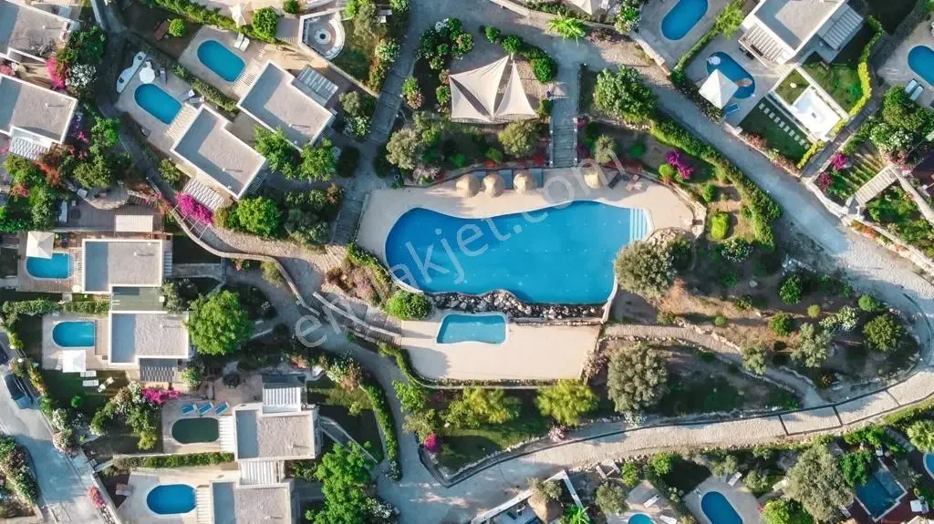 Villa with Private Pool in a Site in Yalıkavak, photo 2