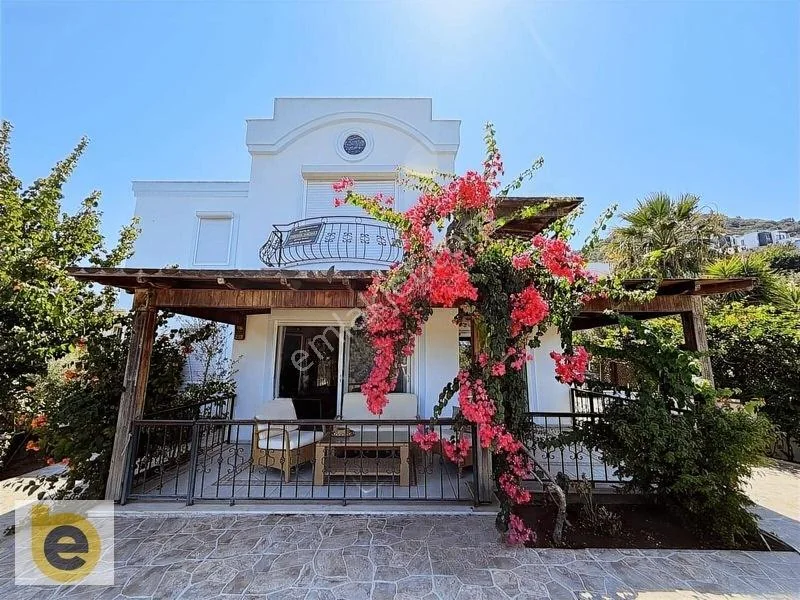 Detached 3+1 Apartment with Sea View and Garden in a Site in Yalıkavak, photo 1