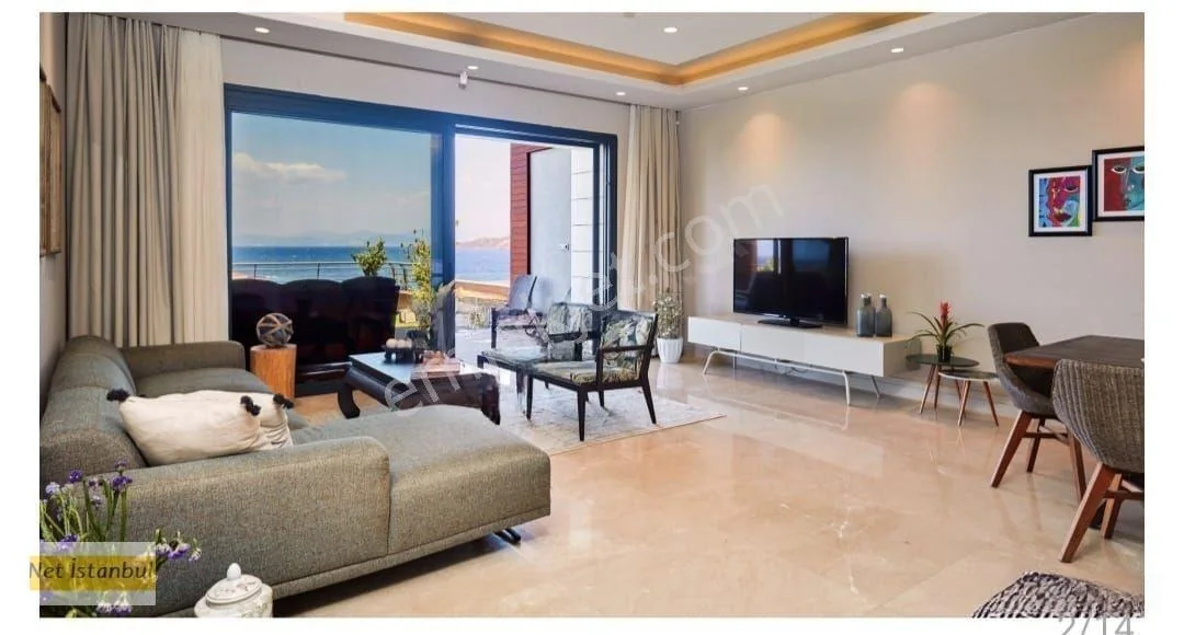 Seafront 2+1 Villa with Private Garden in Yalıkavak Tilkicik Bay, photo 2