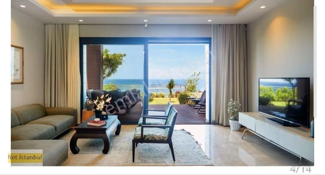 Seafront 2+1 Villa with Private Garden in Yalıkavak Tilkicik Bay, photo 4