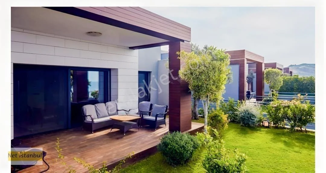 Seafront 2+1 Villa with Private Garden in Yalıkavak Tilkicik Bay, photo 1