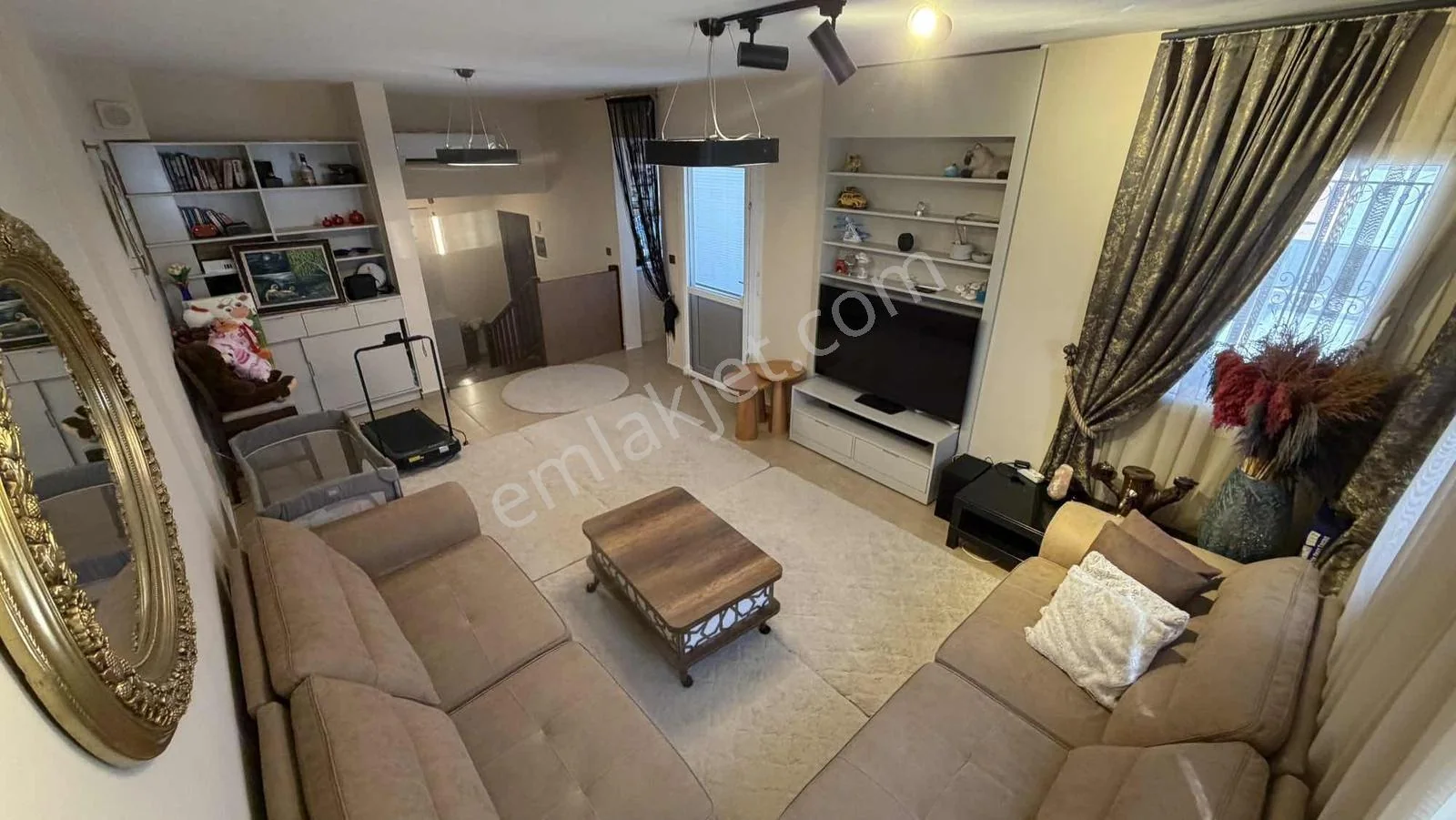 Opportunity Villa with Castle Sea and City Views for Urgent Sale, photo 1