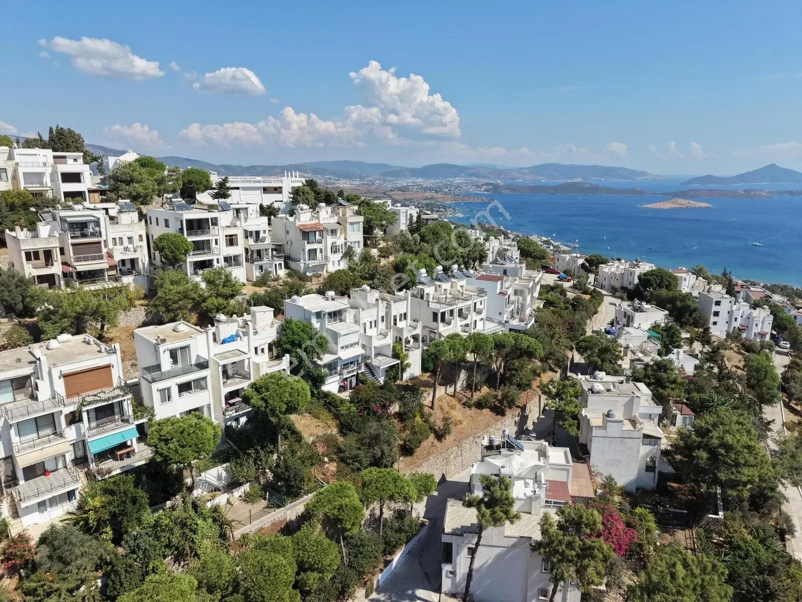 4+1 Villa with Large Garden, Private Beach and Social Facilities in Bağla, photo 1