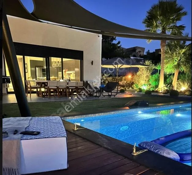 Prestigious Ultra Luxury 4+1 Villa with 2.000 M² Garden in Bodrum Torba, photo 1