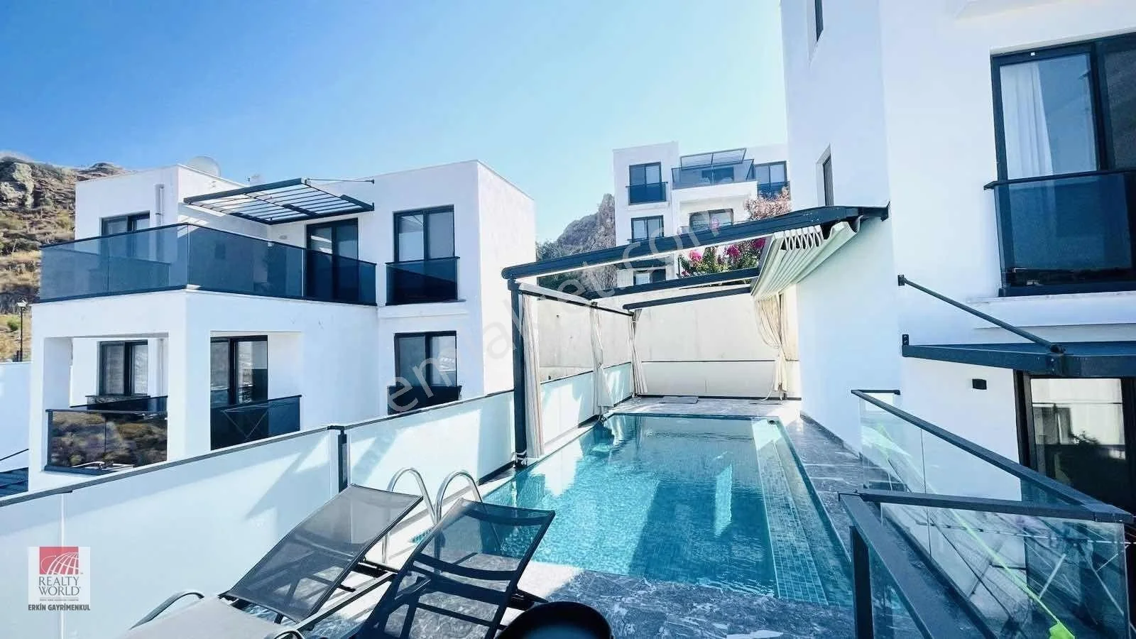 Fully Detached Triblex Villa with Private Pool in Gündoğan Center, photo 2