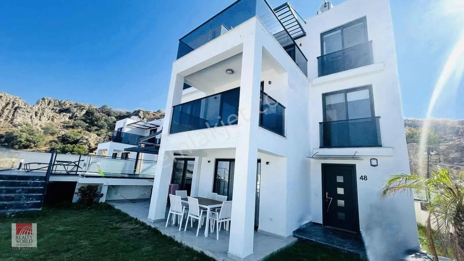 Fully Detached Triblex Villa with Private Pool in Gündoğan Center, photo 4