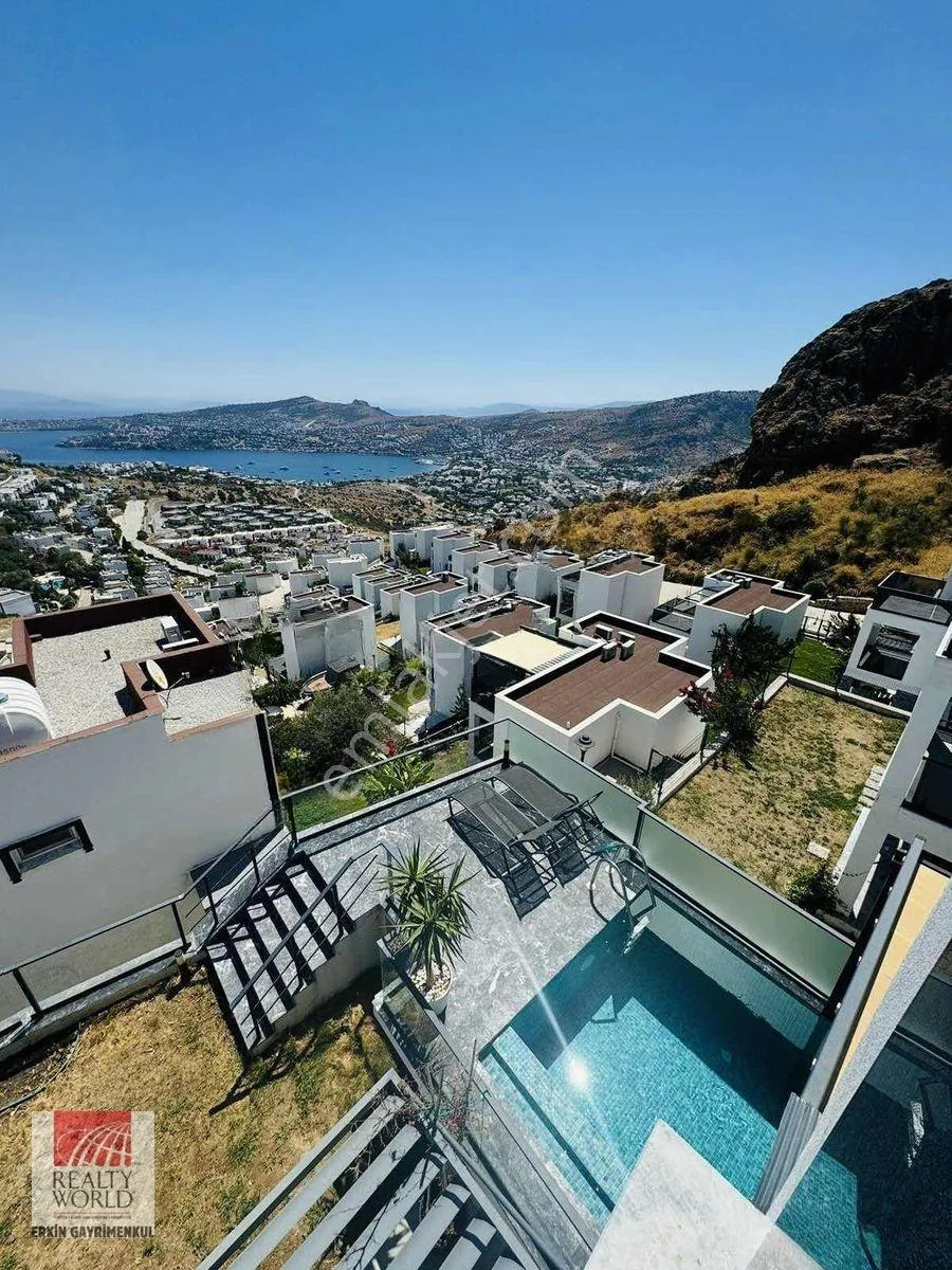 Fully Detached Triblex Villa with Private Pool in Gündoğan Center, photo 1