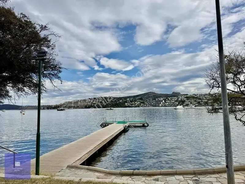 3+1 Villa for Sale in a Beachfront Site in Gündoğan, 1.5 Minutes from the Sea, photo 1