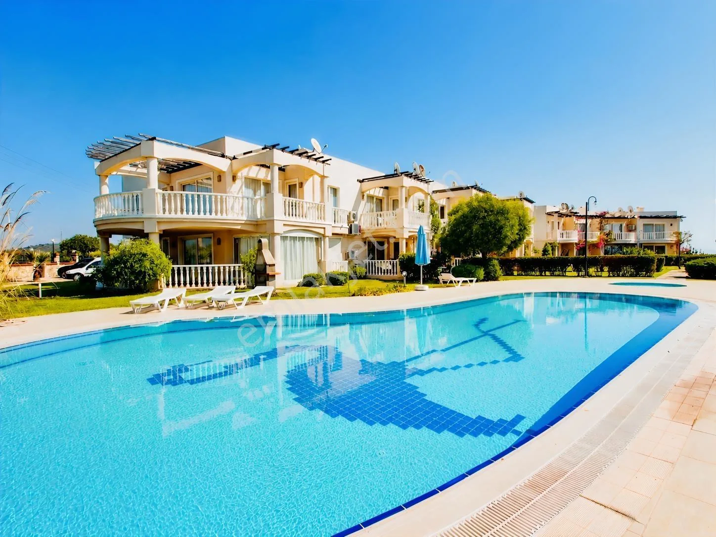 Guvercinlik Flat for Sale, Fully Furnished, Well-Keeped House with Garden from German, photo 1