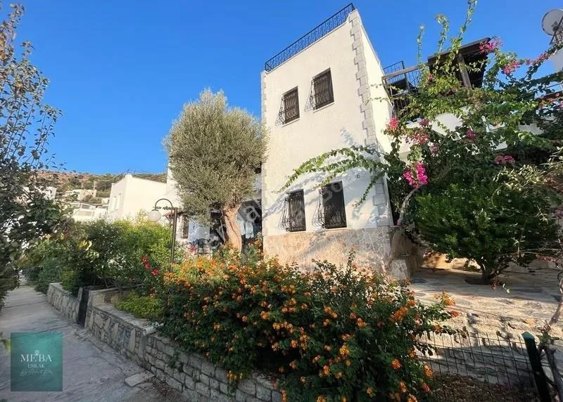 Eine Investition, die Sie sich nicht entgehen lassen sollten: 2+1 Einfamilienhaus mit Projekt auf einem Grundstück mit Privatstrand, photo 2