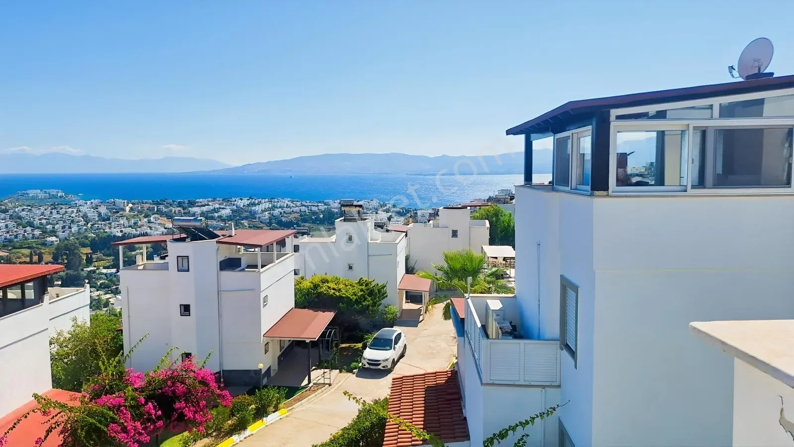 4+2 Detached House with Pool in Akyarlar for Sale from Marina Emlak, photo 1