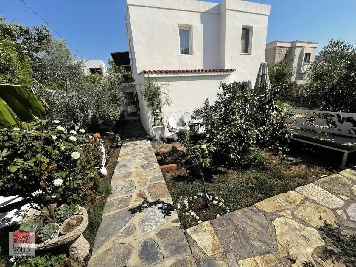 Garden Floor Adjacent to Voyage Hotel in Torbada, Like a Detached House, for Sale, photo 2