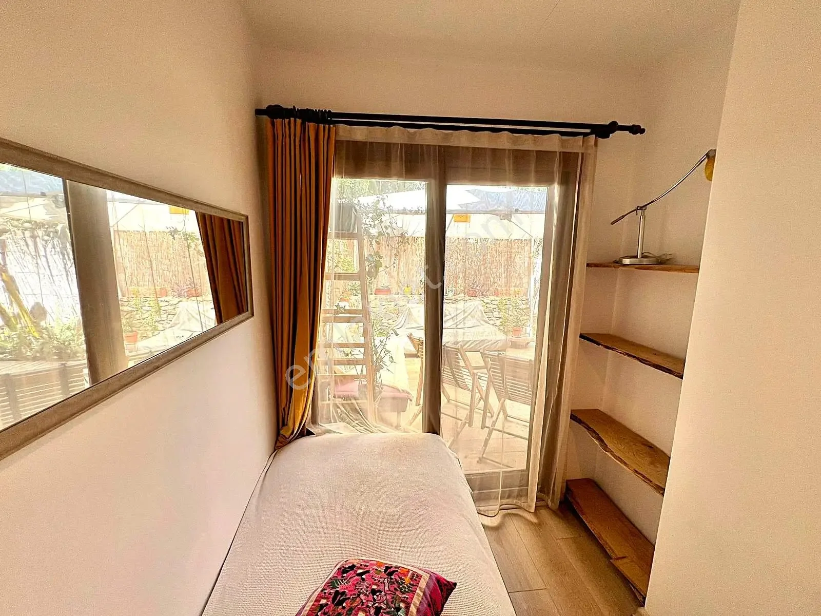 Gumusluk, zentrale Lage, 3+1, freistehend, Maisonette mit Bahceli, photo 2