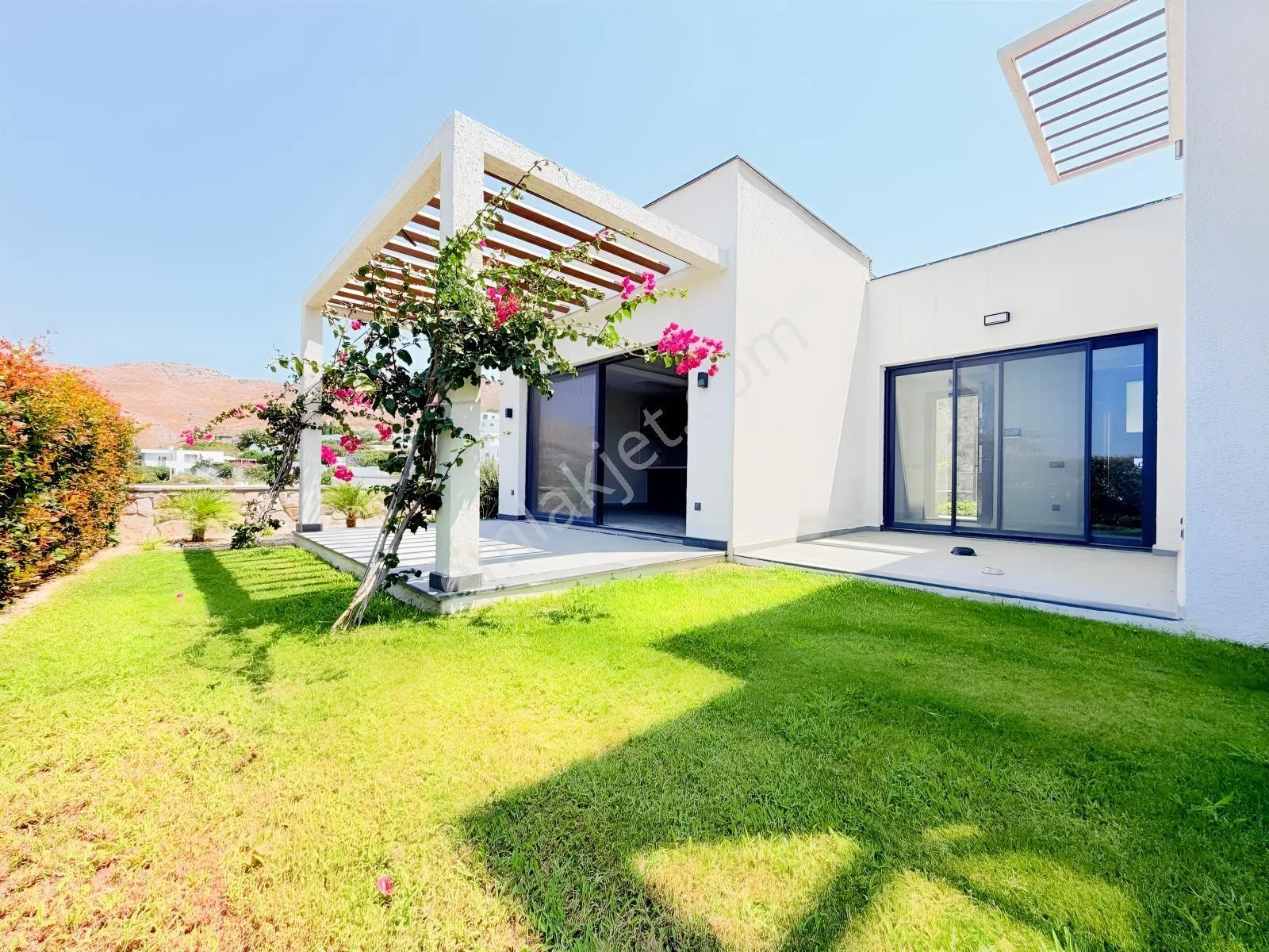 3+1, fully detached, within the complex, garden villa in Gümüşlük, photo 1